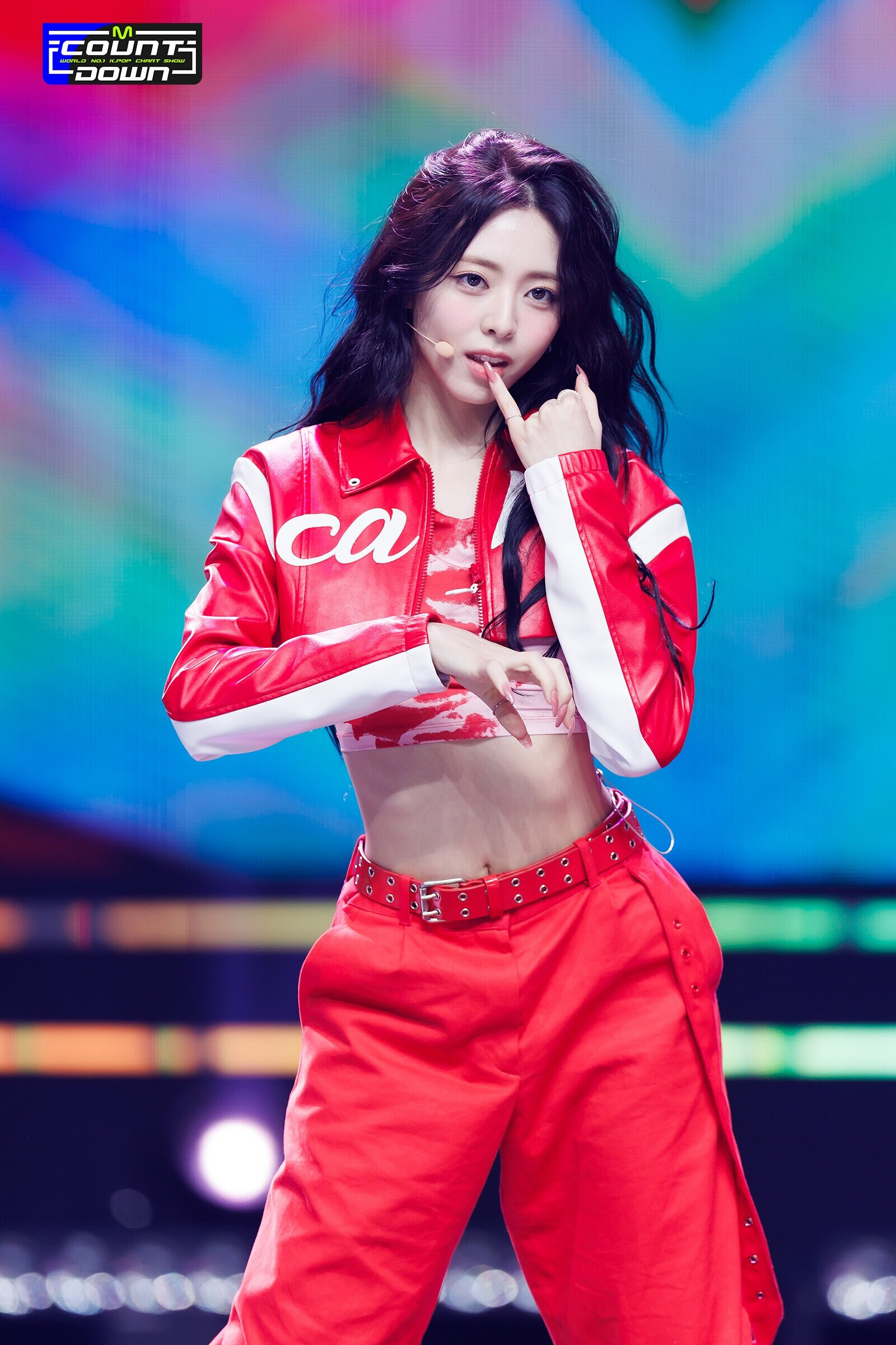 230810 ITZY Yuna - 'CAKE' at M COUNTDOWN | kpopping - yuna and the haunted hot spring