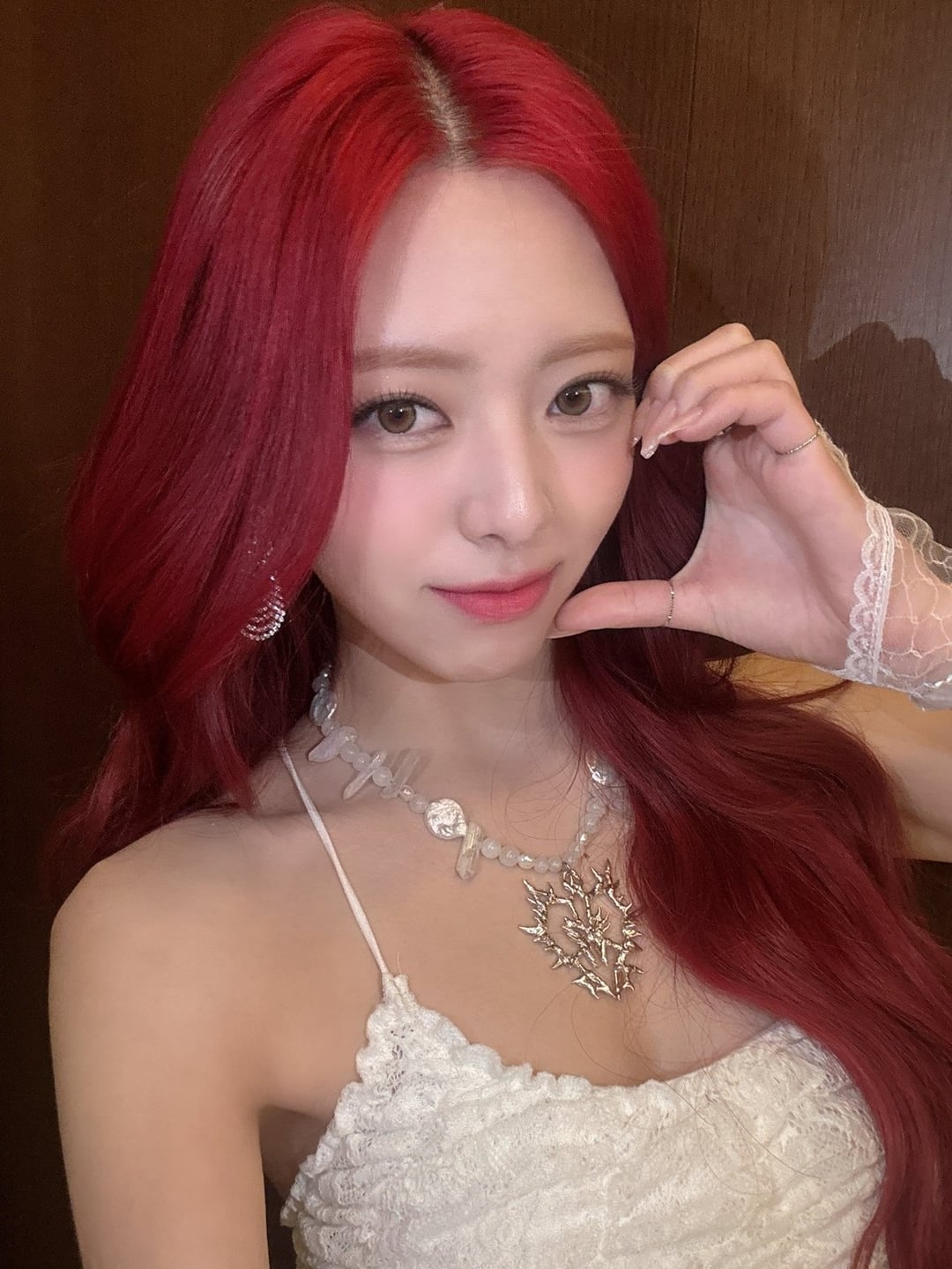 231225 ITZY Twitter Update with Yuna - YUNA's 'You & Me' stage present🌕 - yuna and the haunted hot spring