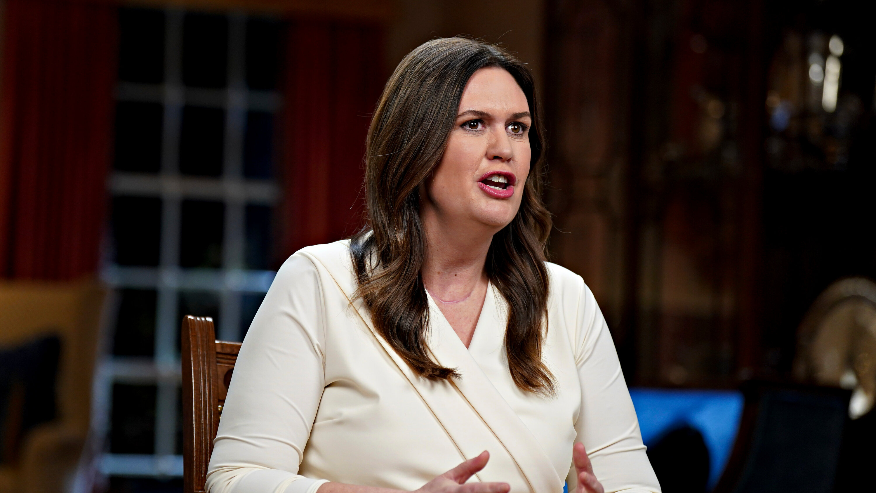 A $19,000 Lectern for Gov. Sarah Huckabee Sanders Draws Scrutiny - The - Sarah Huckabee Sanders Measurements: Height, Weight & Personal Details