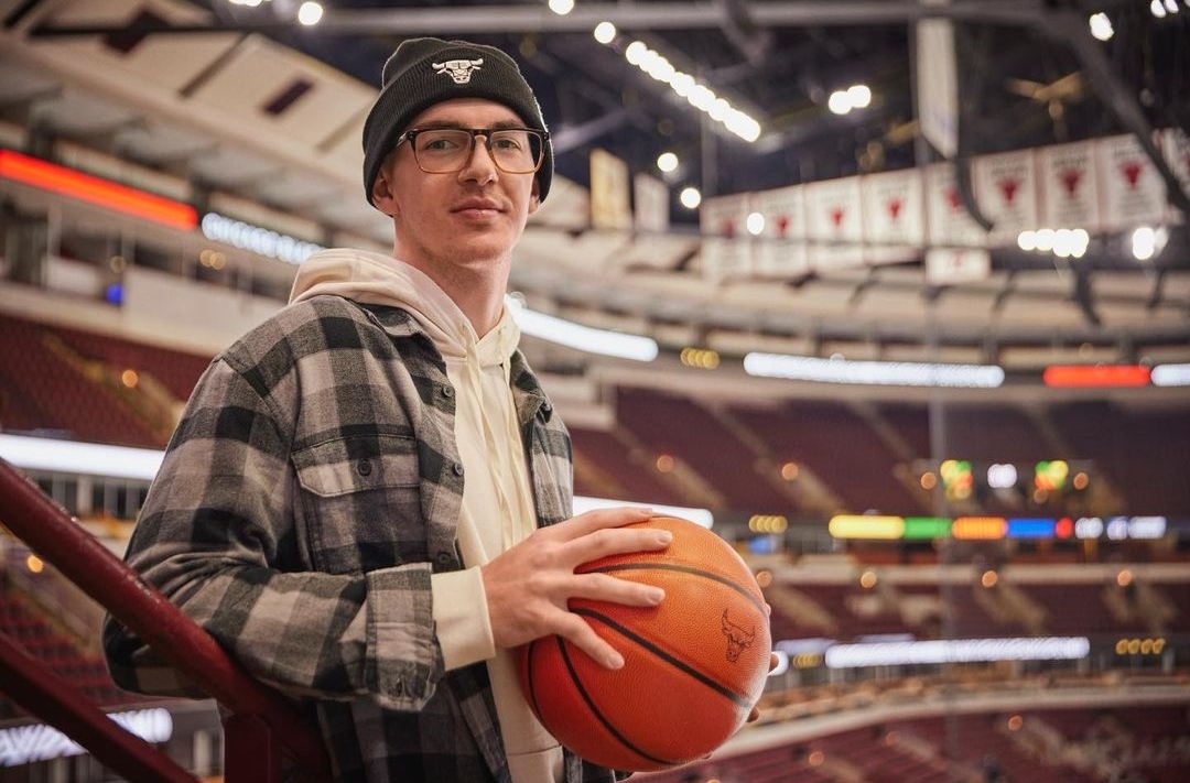 Alex Caruso's Bio | Career, Family, Net Worth - Players Bio - Alex Caruso Height – How Tall Is the Fan-Favorite Guard?