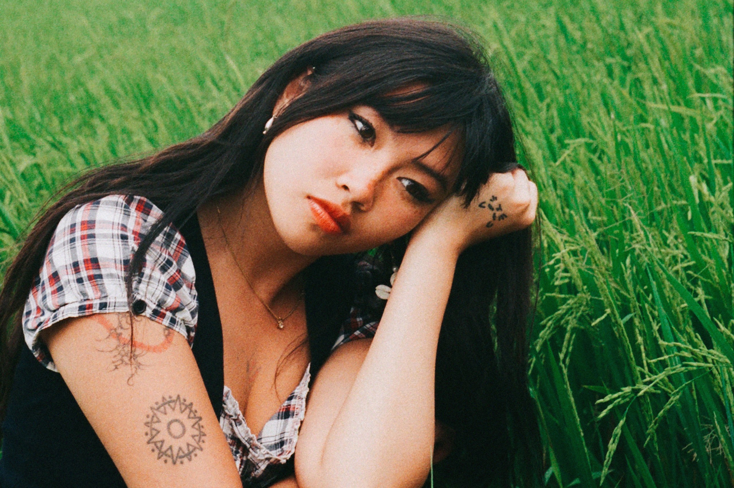 Beabadoobee has dropped a loved up new single, 'Glue Song' | Dork - How Old Is Beabadoobee? Indie Music Star’s Real Age and Rise