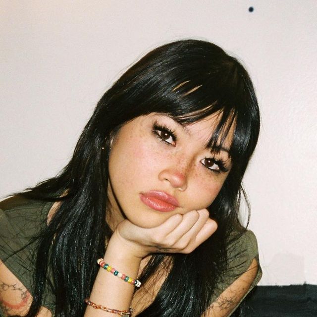 How Old Is Beabadoobee? Indie Music Star’s Real Age and Rise