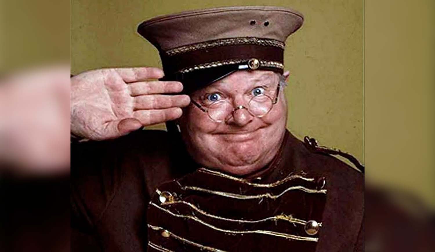 Benny Hill, el rey de la comedia inglesa que murió solo - Diario Hoy En - Benny Hill’s Height: The Late Comedy Genius’s Stats