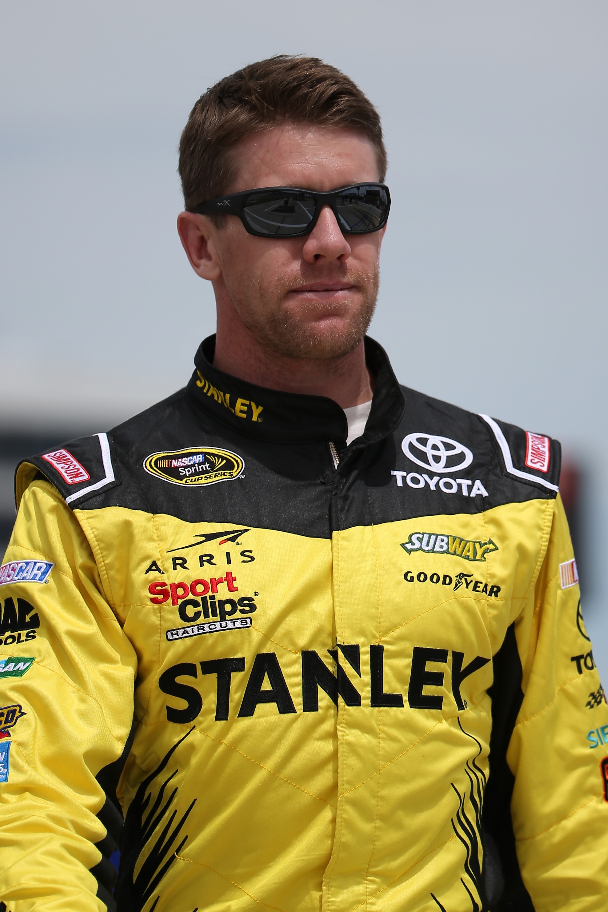 Carl Edwards win pole at Texas - Carl Edwards Height – NASCAR Veteran’s True Height Revealed