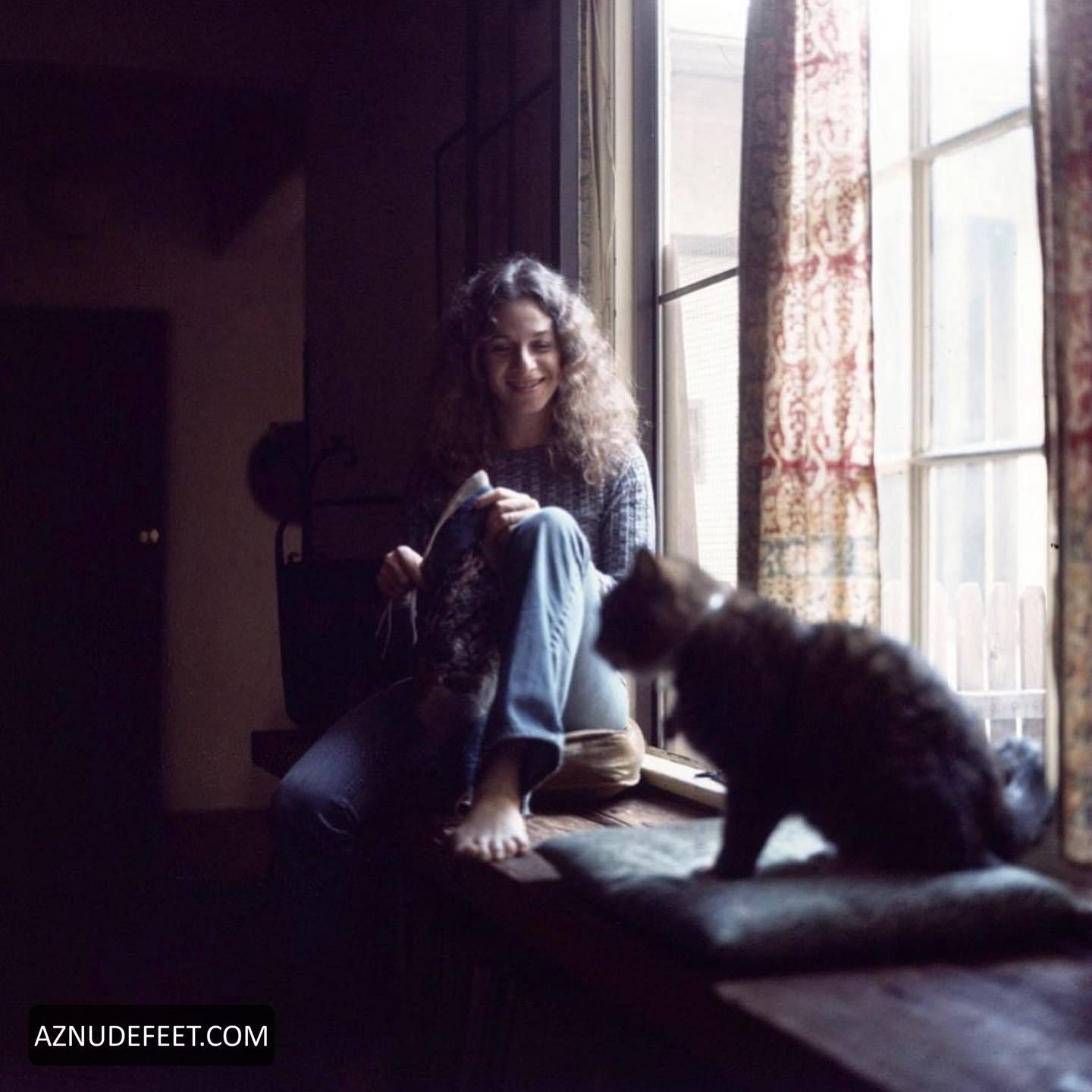 CAROLE KING Feet - AZNudeFeet - Carole King’s Height: Music Legend’s Enduring Charm