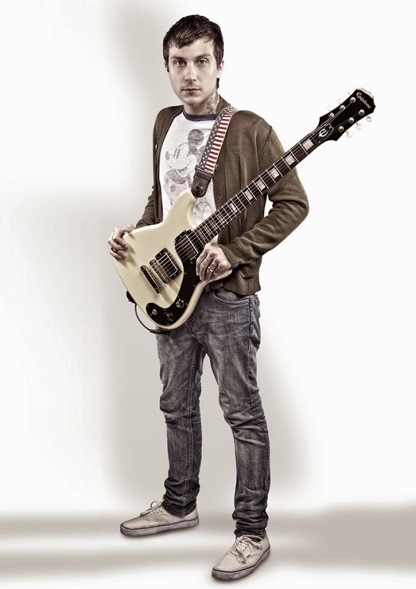 Celebrity Heights | How Tall Are Celebrities? Heights of Celebrities - Frank Iero’s Height: My Chemical Romance’s Edge