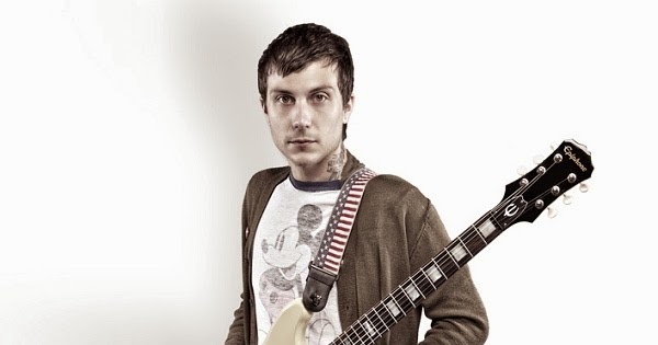 Celebrity Heights | How Tall Are Celebrities? Heights of Celebrities - Frank Iero’s Height: My Chemical Romance’s Edge