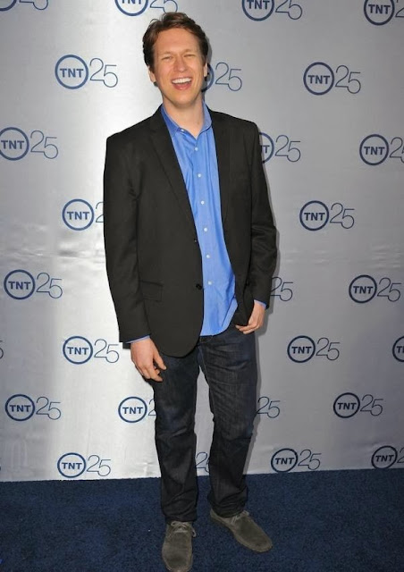Pete Holmes’s Height: Comedian and Podcaster’s Frame