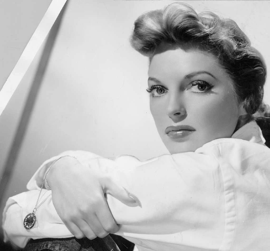 Classic Hollywood | Los Angeles Times - On this day 60 years ago, Julie - Julie London’s Iconic Hourglass Figure – The Vintage Beauty’s Stats!