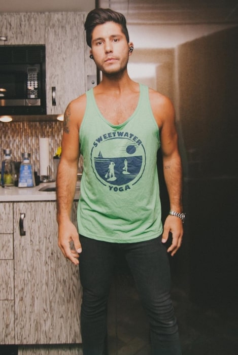 Dan Smyers Height, Weight, Age, Spouse, Family, Facts, Biography - Dan Smyers’s Height: Dan + Shay’s Talented Duo