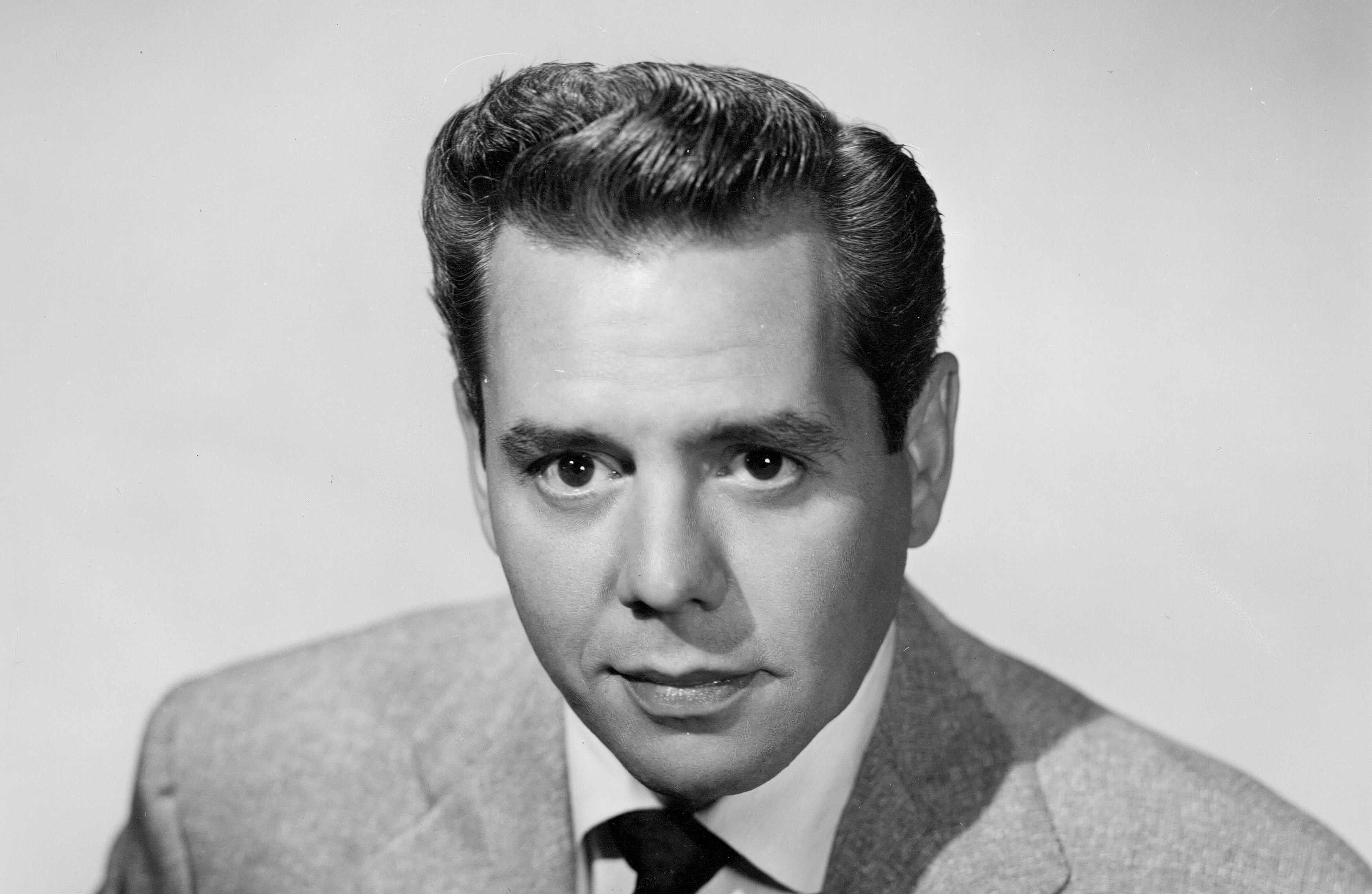 Did Desi Arnaz Jr Pass 20 - Desi Arnaz Jr. Net Worth: From Hollywood Royalty to Wealth