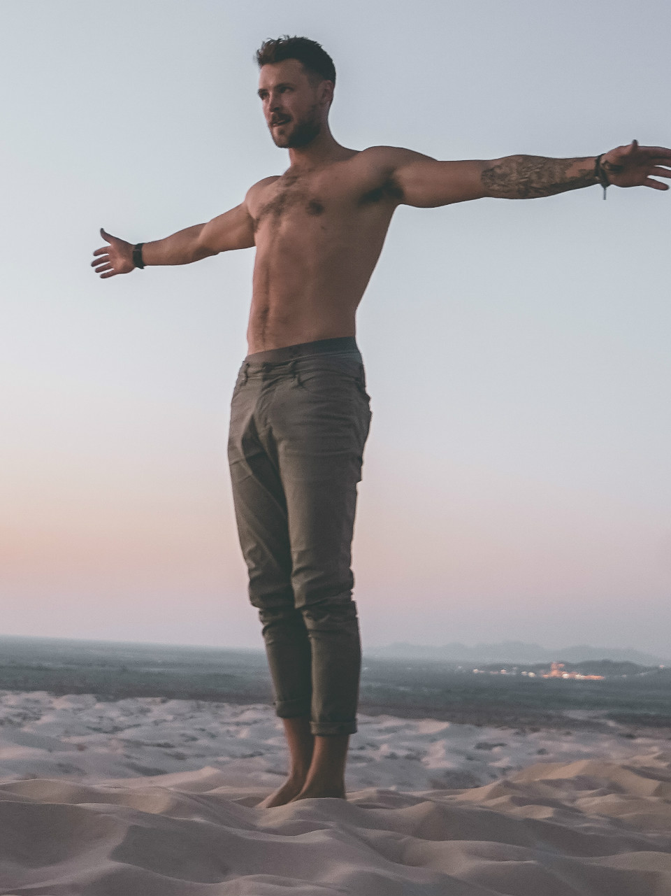 DYLAN EFRON | The Society - Dylan Efron’s Height: Zac Efron’s Lesser-Known Brother