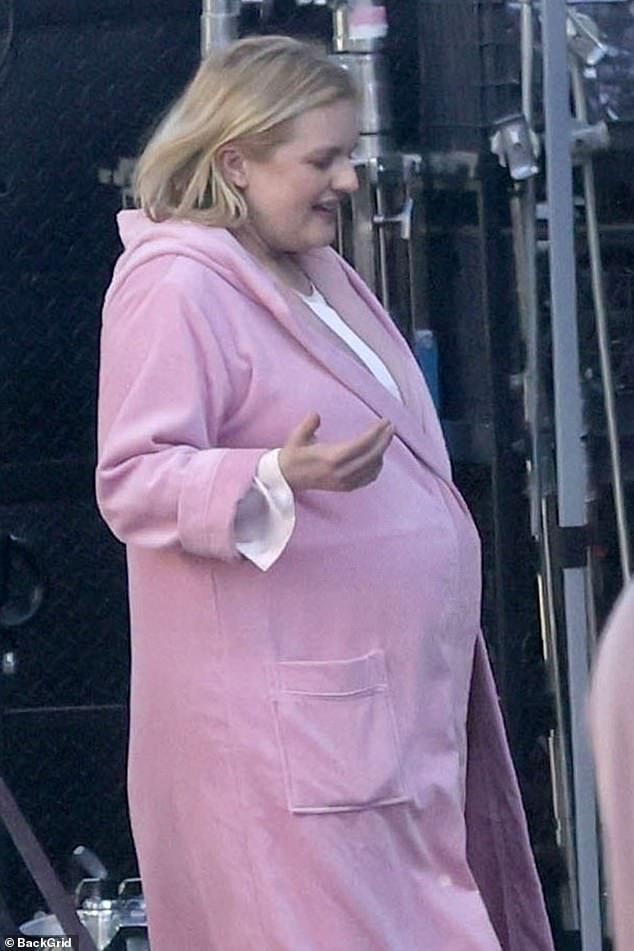 Elisabeth Moss CONFIRMS she is pregnant with first child on Jimmy - Is Elisabeth Moss Pregnant? Handmaid’s Tale Actress Faces New Speculation