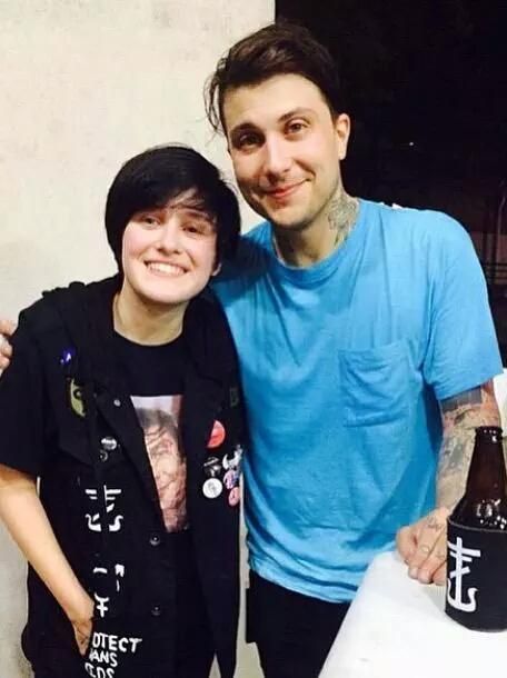 FRANK IS TALLER THEN SOMEBODY! (I'm his same height so I shouldn't be - Frank Iero’s Height: My Chemical Romance’s Edge