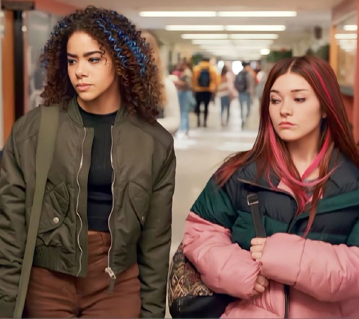 Ginny and Georgia season 2 | Actrices, Famosos, Peliculas para jovenes - How Old Is Austin in Ginny & Georgia Supposed to Be?