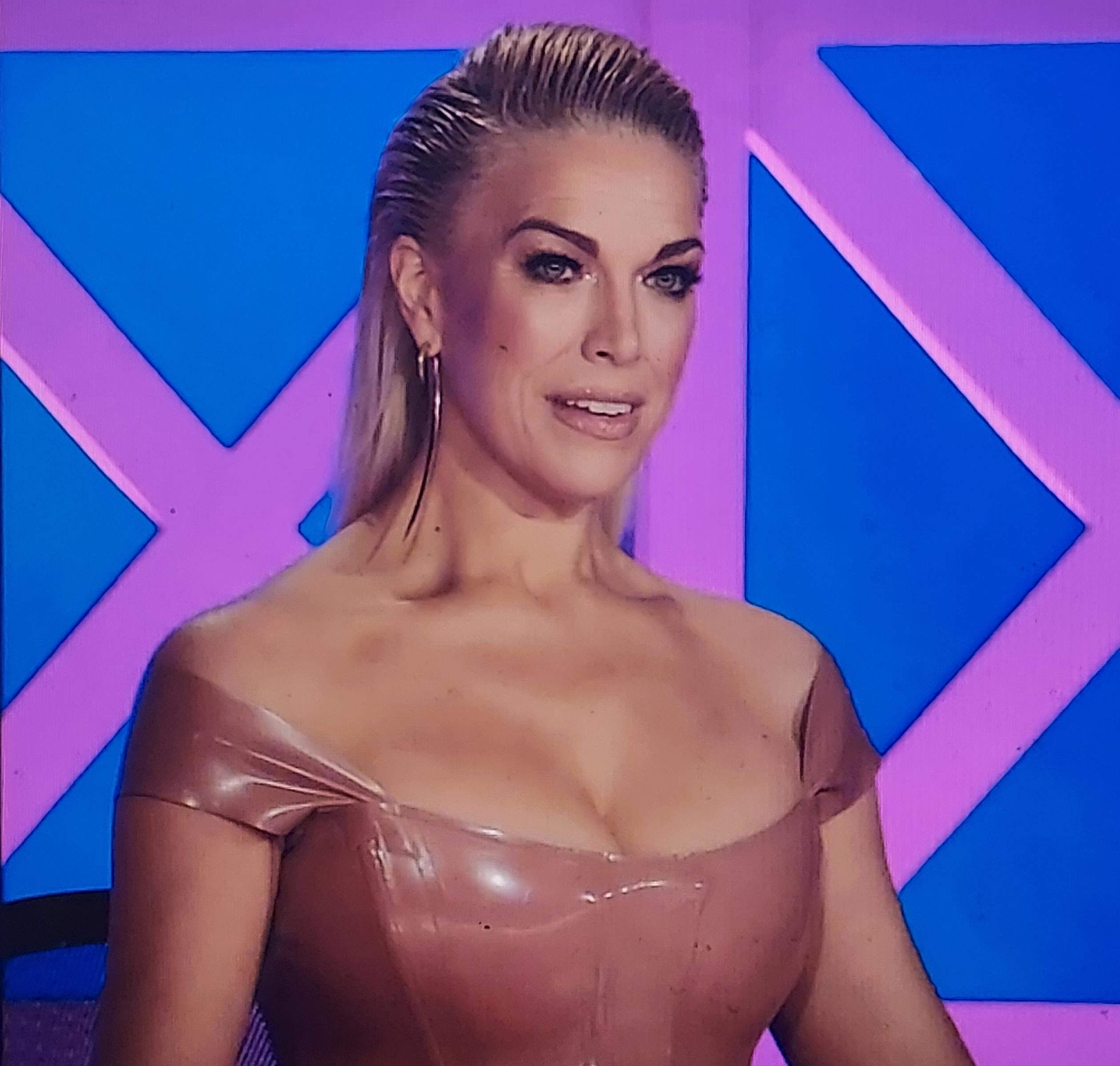 Hannah Waddingham - ReisGhannam - How Tall Is the ‘Ted Lasso’ Star? Hannah Waddingham Impressive Measurements!