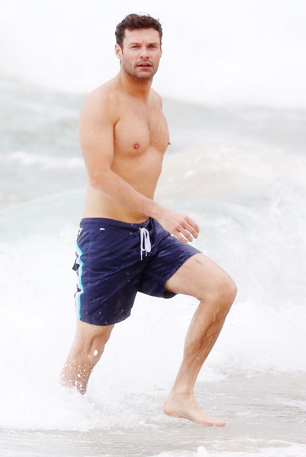 Hollywood’s Hottest Hunks Go Shirtless, Show Off Physiques: Pics - How Tall Is Ryan Seacrest? TV Host’s Height Revealed