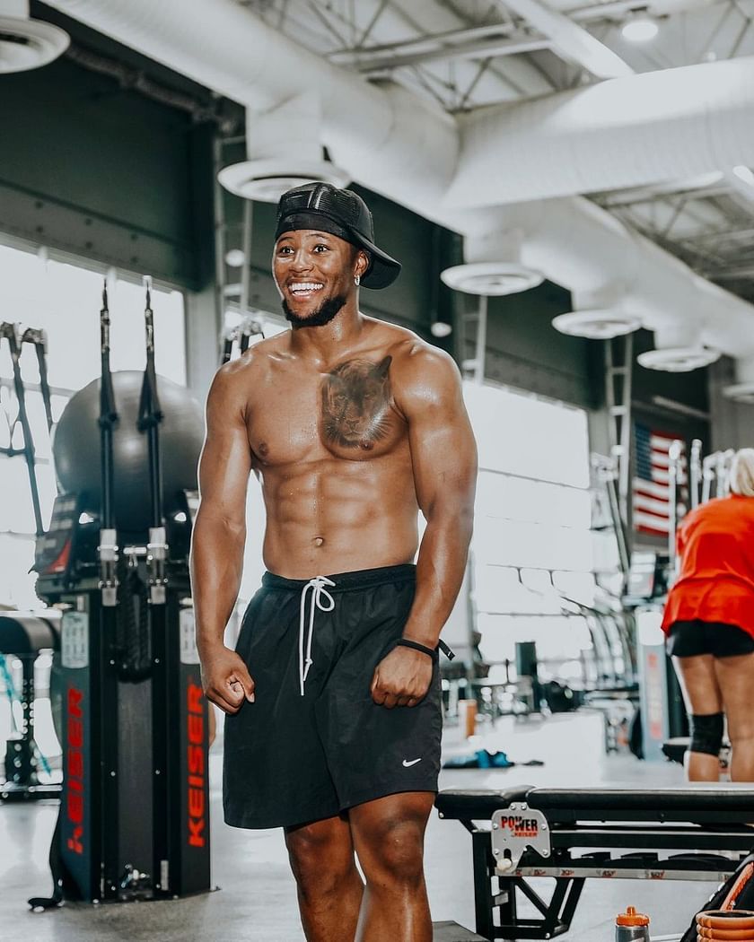 How old is Saquon Barkley? | Saquon Barkley's Age Revealed - How Tall Is Saquon Barkley? Giants Star’s Height on the Field
