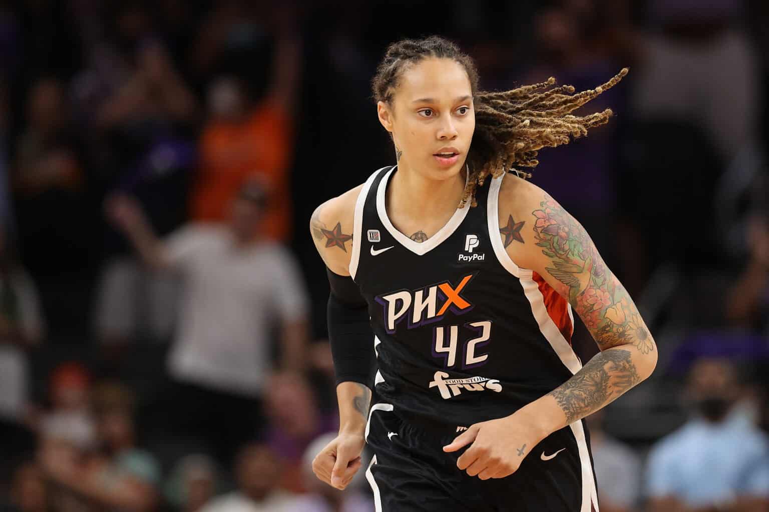 How Tall Is Brittney Griner? (Her Real Height) - How Tall Is Brittney Griner? WNBA Star’s Towering Stature