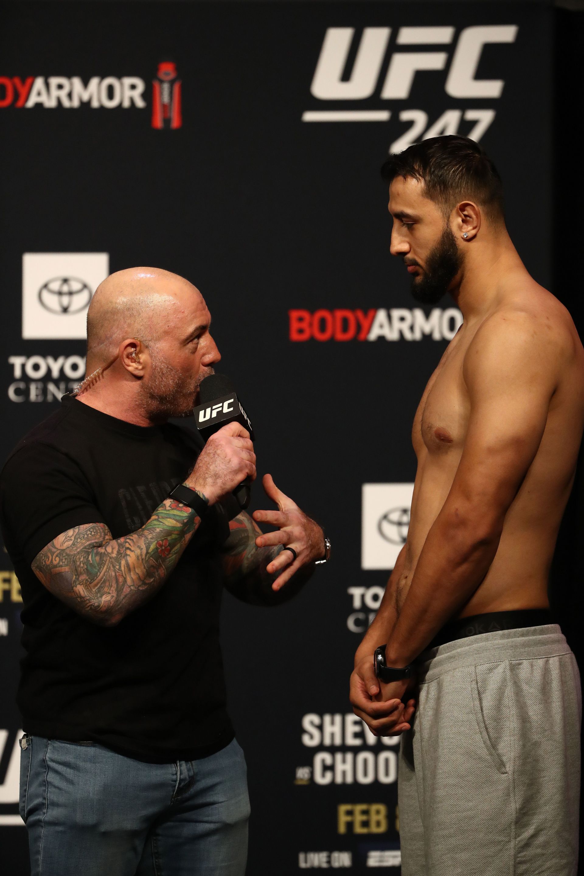 How Tall Is Joe Rogan? Unraveling The Height Of The Iconic Podcaster - Joe Rogan Height – How Tall Is the Podcast King and UFC Host?