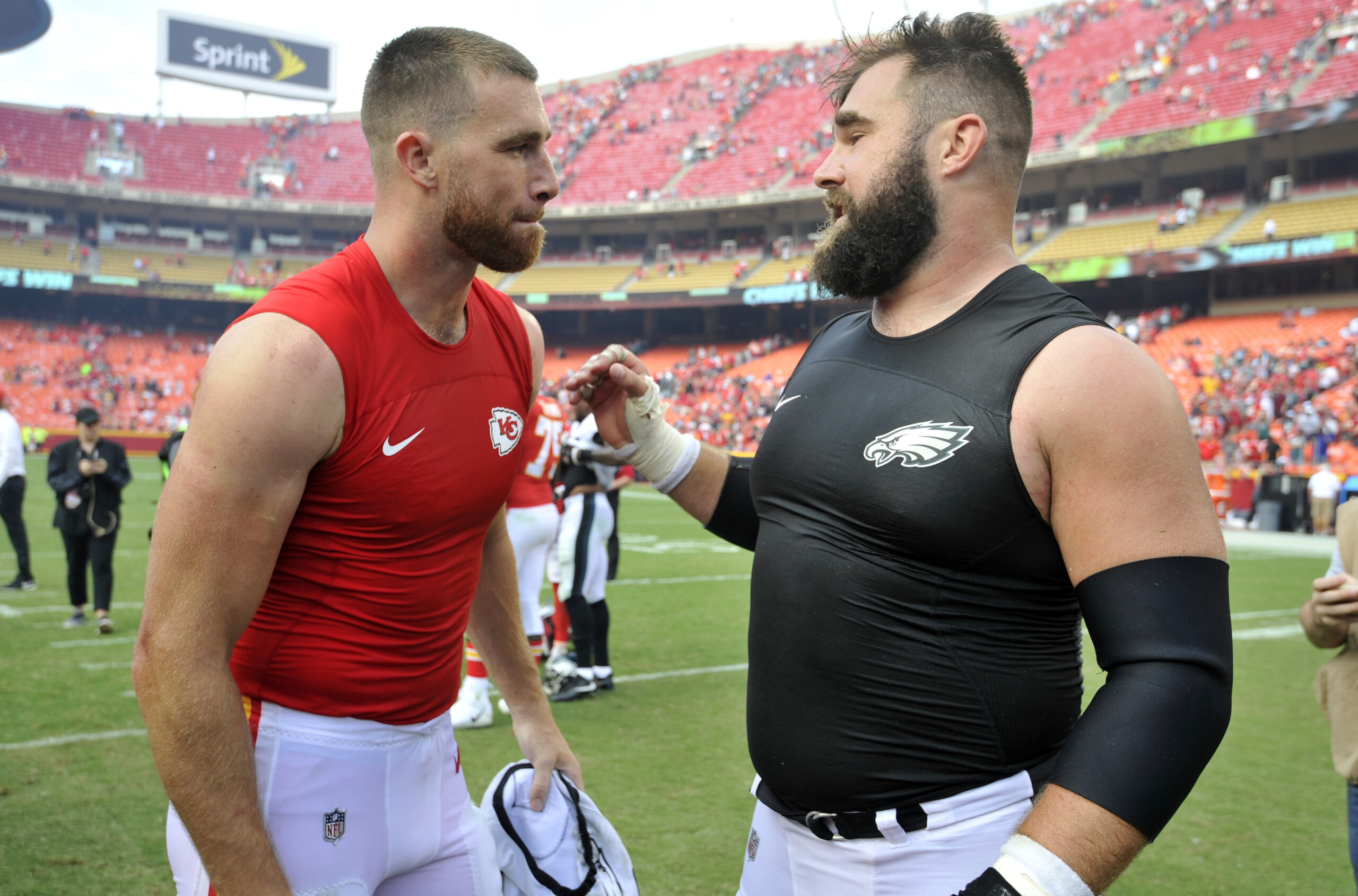 how tall is travis kelce - How Tall Is Travis Kelce? NFL Star’s Height on and off the Field
