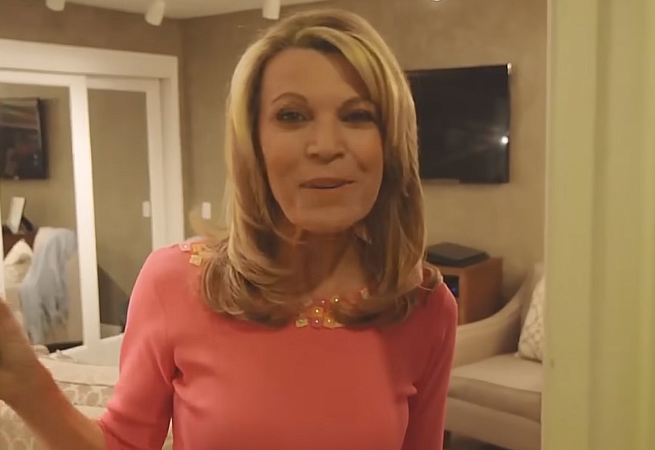 How Tall is Vanna White? Explaining Vanna White's Height. - Fact and Myth - How Tall Is Vanna White? Wheel of Fortune’s Iconic Co-Host