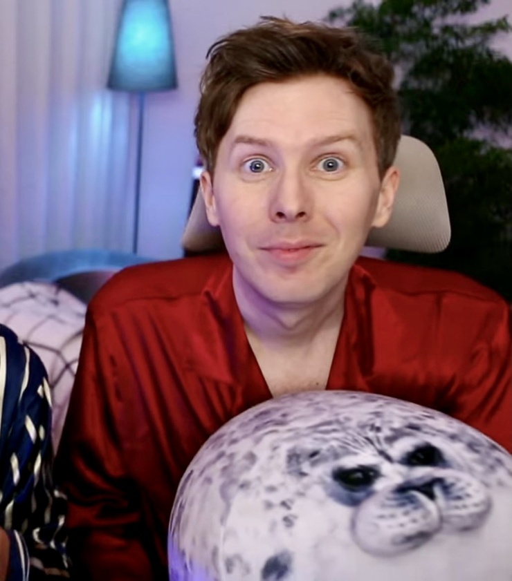 Image of Phil Lester - Phil Lester’s Height: YouTuber and Author’s Build