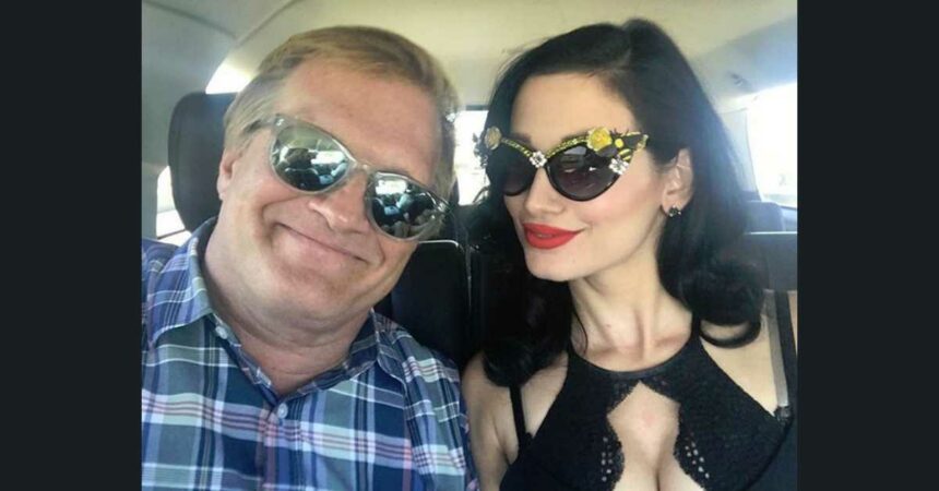 Is Drew Carey Married? A Closer Look At His Relationships And Breakups - Is Drew Carey Married? What Happened to His Engagement?