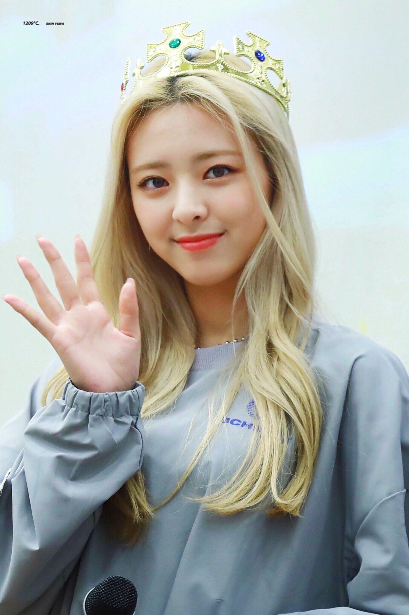 ITZY Yuna Wallpapers - Top Những Hình Ảnh Đẹp - yuna and the haunted hot spring