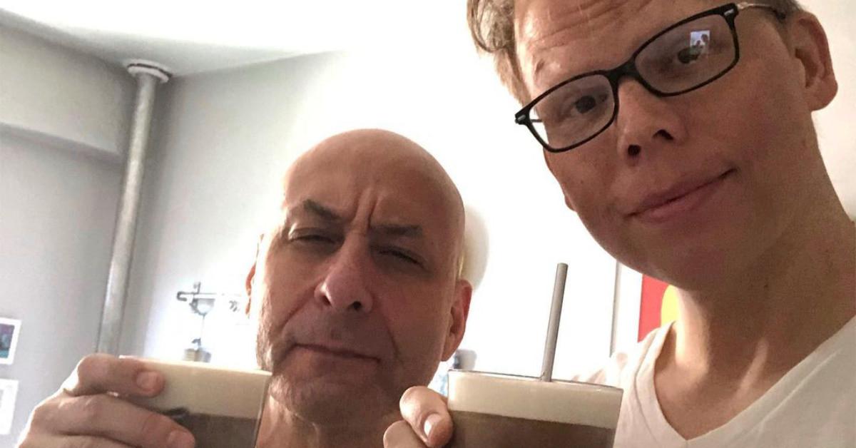 Jeff Hiller Husband: ‘Somebody Somewhere’ Star Married to Artist - Who Is Jeff Hiller’s Husband? Meet His Longtime Partner – Private But Proud