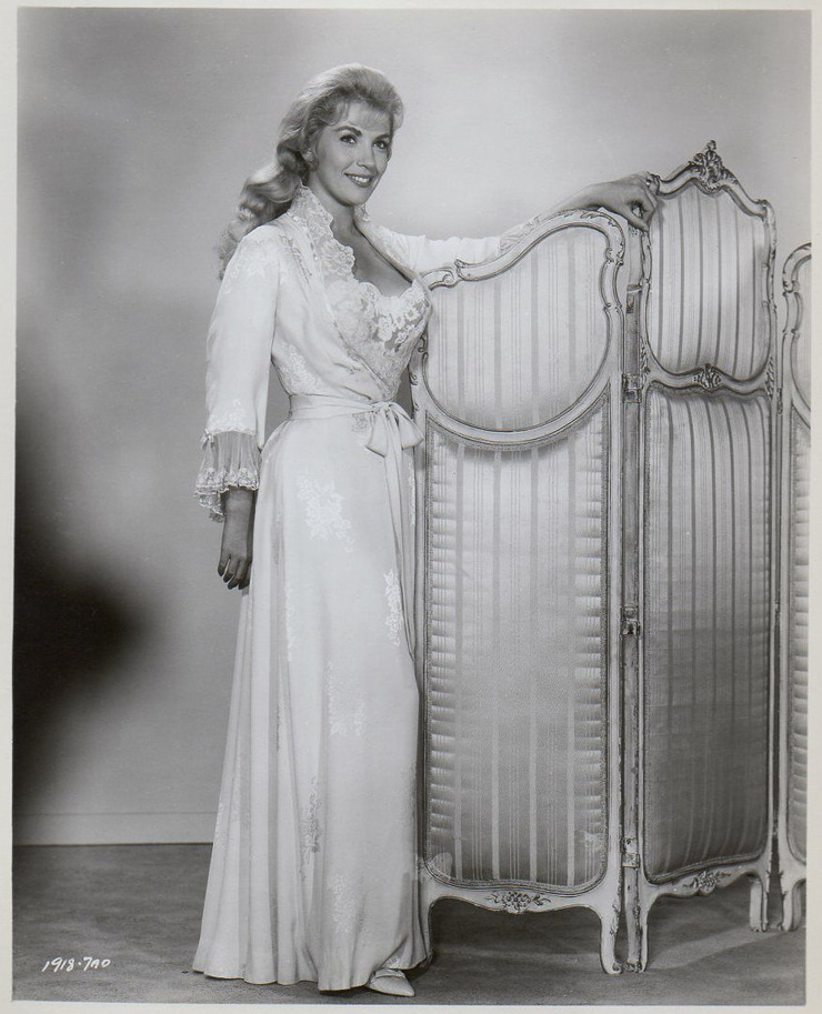 Joan O'Brien - Joan O’Brien Measurements: Classic Hollywood Curves Revealed