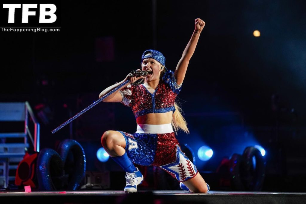 JoJo Siwa Sexy (13 Photos) | PinayFlixx Mega Leaks - Is JoJo Siwa Dating a Guy? New Clues Spark Buzz Among Fans