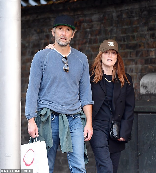 Julianne Moore steps out with film director husband Bart Freundlich in - Who Is Julianne Moore’s Husband? Meet Bart Freundlich, the Director She’s Loved for Decades