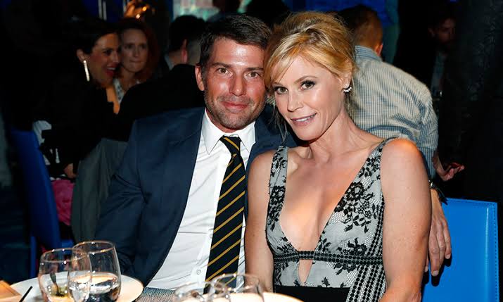 Julie Bowen - Biography, Height & Life Story | Super Stars Bio - How Tall Is Julie Bowen: Modern Family Star’s Stats