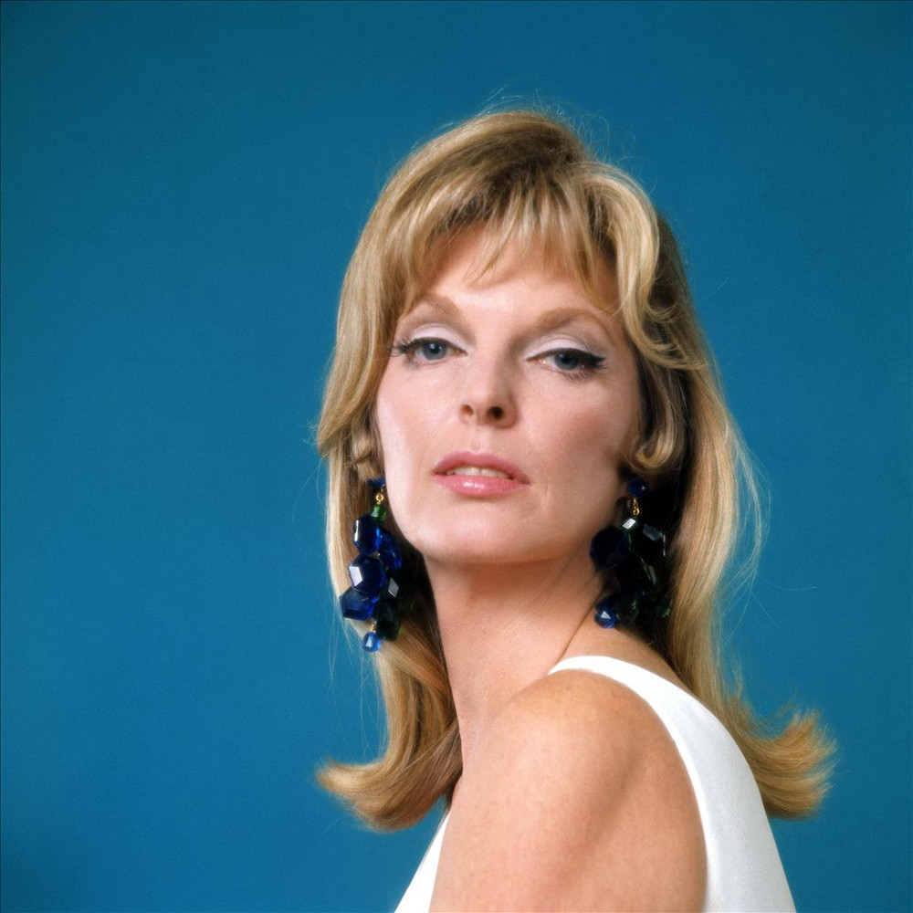 Julie London - Julie London’s Iconic Hourglass Figure – The Vintage Beauty’s Stats!