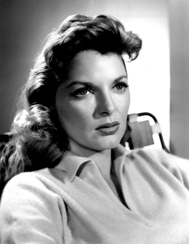 Julie London – Wikipedie - Julie London’s Iconic Hourglass Figure – The Vintage Beauty’s Stats!