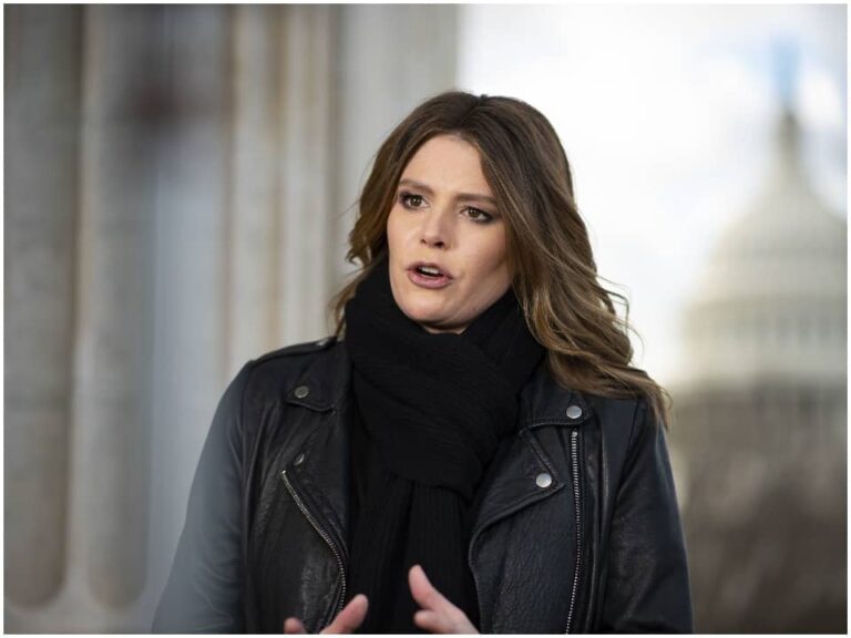 Kasie Hunt Biography, Age, Height, Husband, Net Worth - Wealthy Spy - Kasie Hunt Measurements – MSNBC Anchor’s Height, Figure & More