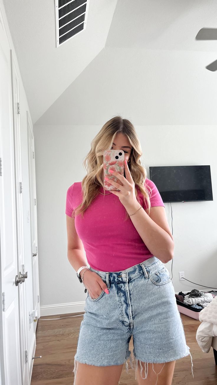 Kate Marie Baker on Instagram: "Loungewear for LIFEEE🤝☁️💤" [Video - Kate Baker’s Height: Unpacking the Journalist’s Frame