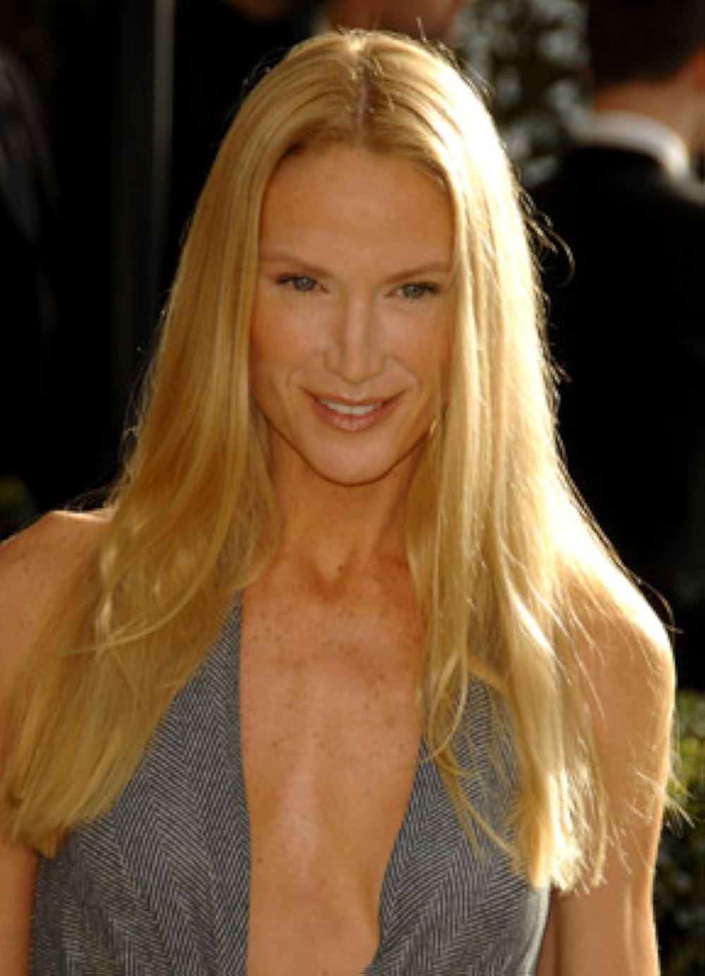 Kelly Lynch - Kelly Lynch’s Height: Hollywood Star’s Striking Build