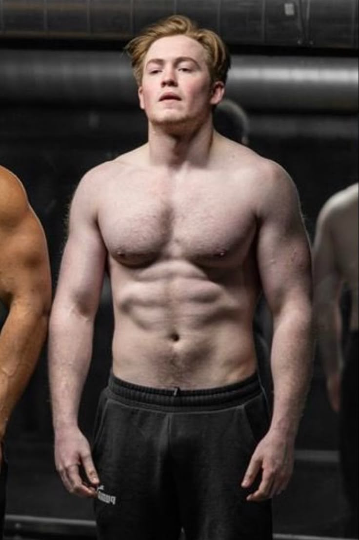 Kit Connor en 2023 | Hombres musculosos, Hombres pelirrojos, Hombres de - Kit Hoover’s Height: E!’s Sportscaster Extraordinaire