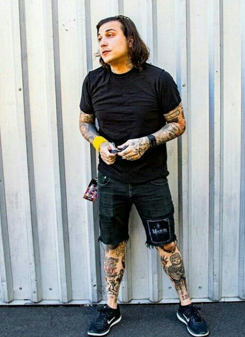 Leg ink on display - Frank Iero summer 2017 Emo Bands, Music Bands - Frank Iero’s Height: My Chemical Romance’s Edge