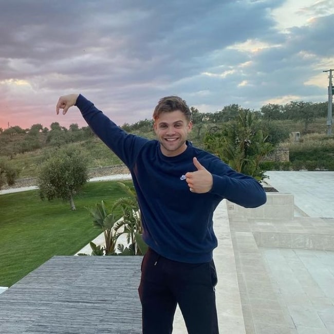 Leo Woodall Height, Weight, Age, Girlfriend, Facts, Biography - Leo Woodall’s Height: White Lotus Breakout Star