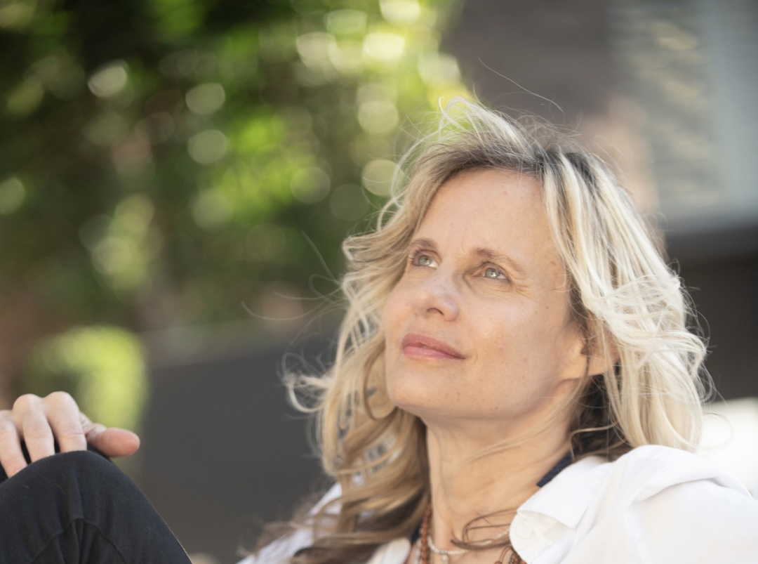 Lori Singer — Actress, Director, Writer-Producer - How Tall Is Lori Singer: Footloose Star’s Graceful Frame