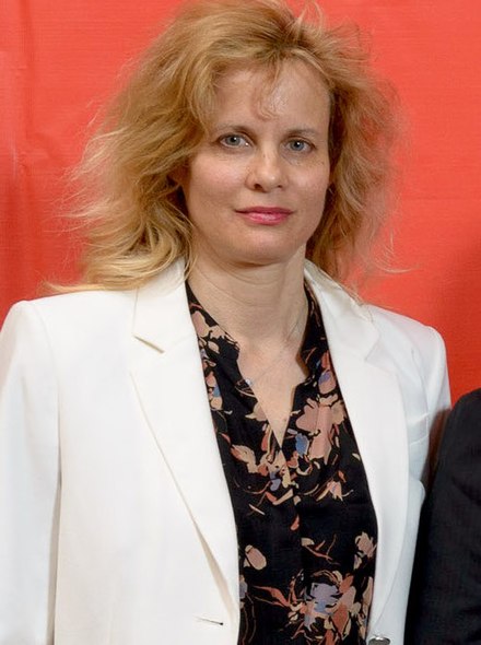 Lori Singer height in ft (feet), cm & meters — MrHeight - How Tall Is Lori Singer: Footloose Star’s Graceful Frame