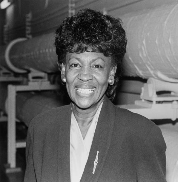 Maxine Waters - Maxine Waters Height – How Tall Is the Congresswoman?