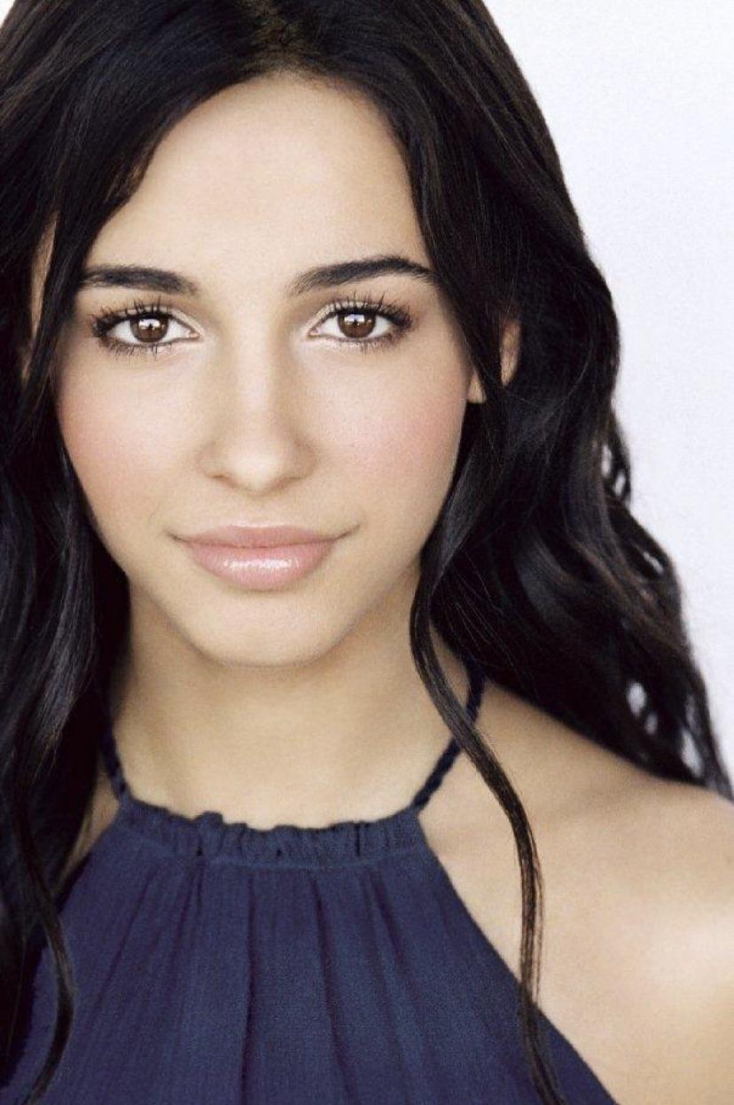 Naomi Scott : r/BeautifulFemales - Naomi Scott’s Height: Aladdin Star’s Graceful Frame