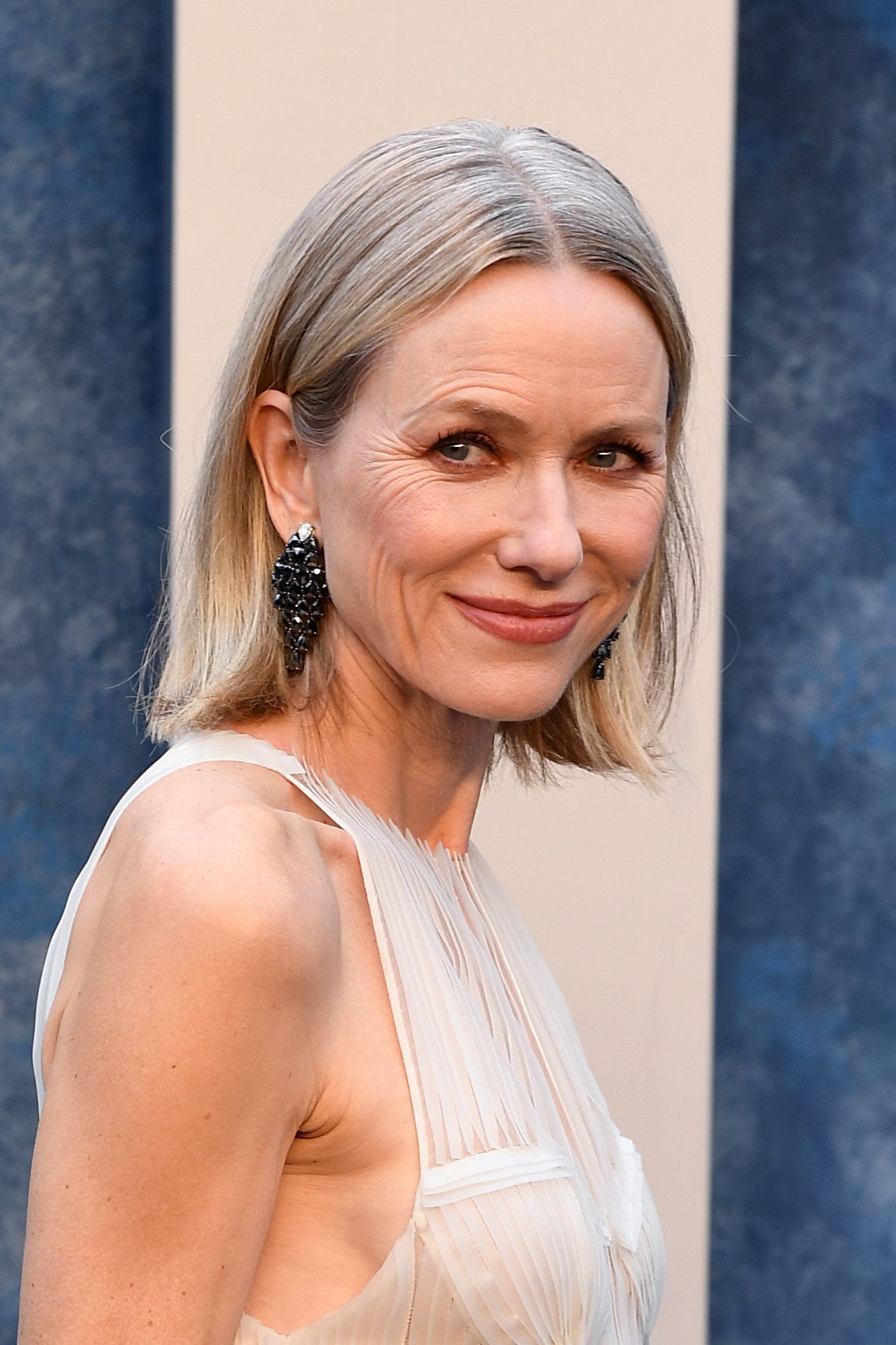 Naomi Watts’s Silver Roots at the Oscars Are a Stylish Way to Go Gray - Naomi Watts’s Height: Hollywood Star’s Elegant Build