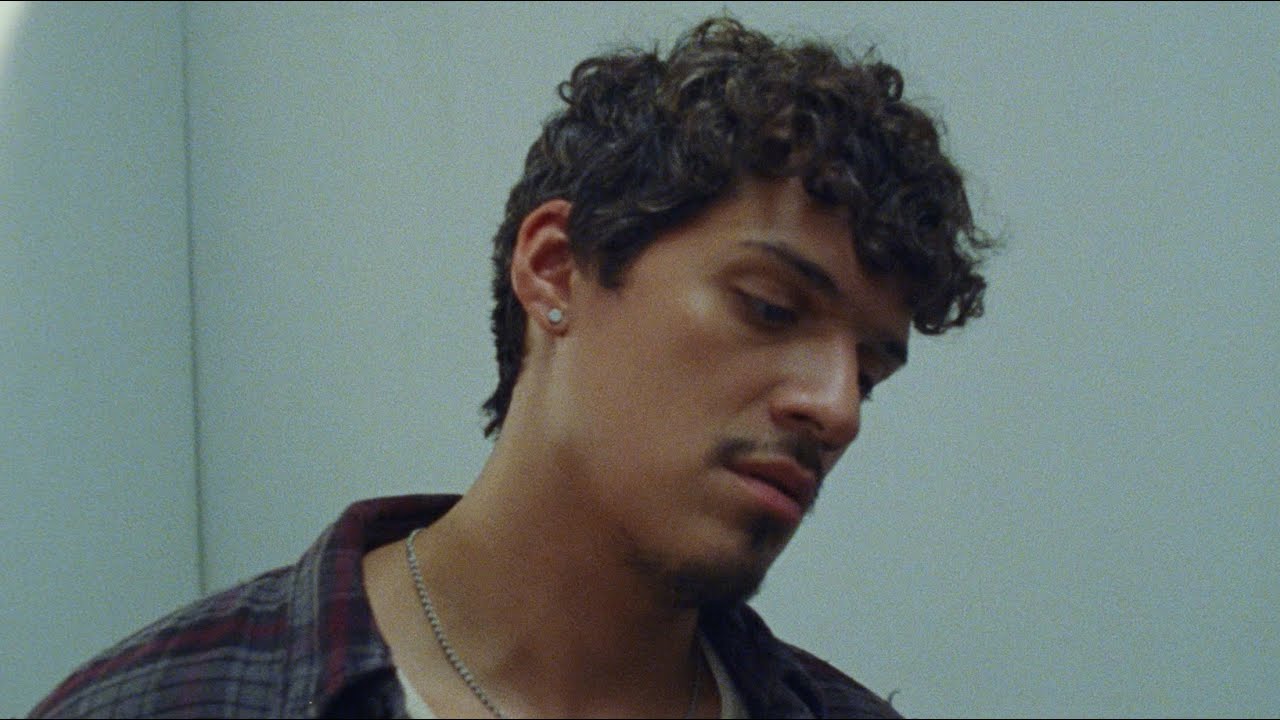 Omar Apollo - Evergreen (You Didn’t Deserve Me At All) [Official Music - Omar Apollo’s Height: Indie Pop’s Rising Talent