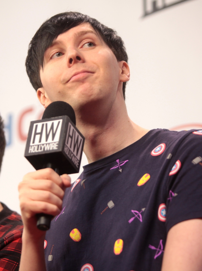 Phil Lester Weight Height Ethnicity Hair Color Eye Color - Phil Lester’s Height: YouTuber and Author’s Build