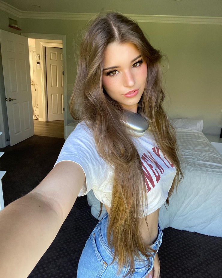 Picture of Brooke Monk - Brook Monk’s Height: YouTube Sensation’s Profile